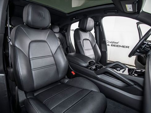 Used 2024 Porsche Cayenne Coupe image 47