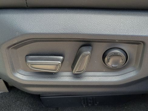 Used 2025 Toyota Tundra Platinum w/ TRD Off-Road Package AWD/4WD image 13