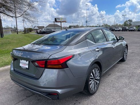 Used 2024 Nissan Altima 2.5 SV image 7