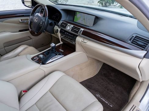 Used 2017 Lexus LS 460 image 28