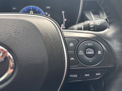 Used 2023 Toyota Corolla Cross XLE image 18