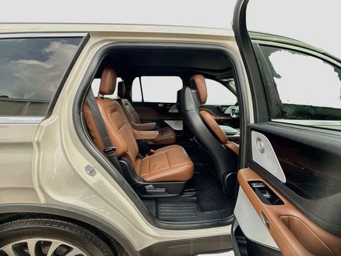 Used 2024 Lincoln Aviator Reserve w/ Equipment Group 201A AWD/4WD image 30