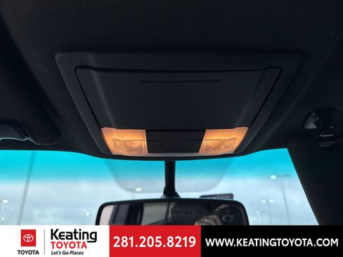 Used 2015 Ford Explorer XLT w/ Equipment Group 202B image 22