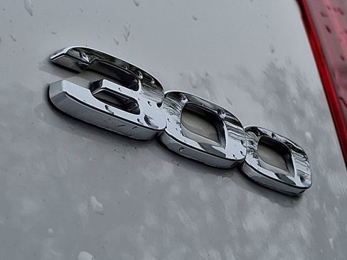 Used 2015 Chrysler 300 Limited RWD image 23
