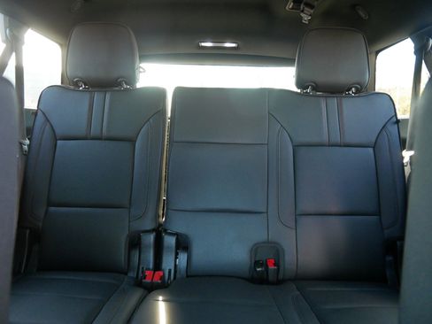 Used 2023 Chevrolet Suburban RST w/ Sport Performance Package image 21