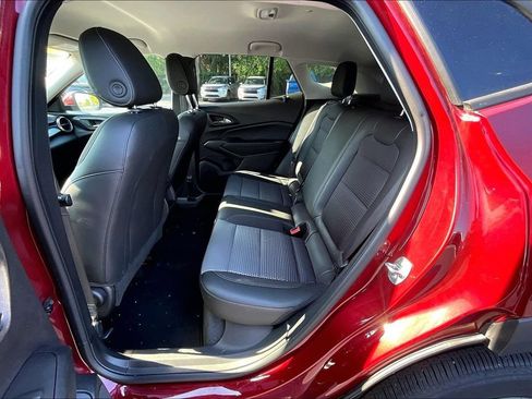 Used 2025 Chevrolet Trax LT FWD image 22