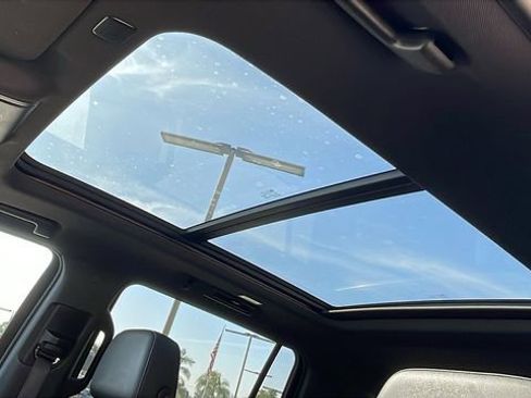 Used 2022 Chevrolet Suburban Z71 w/ Luxury Package image 31