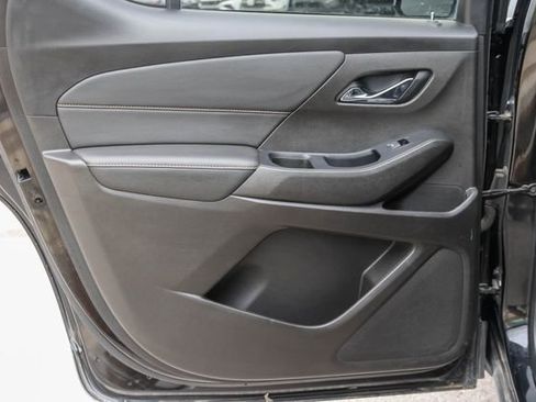 Used 2021 Chevrolet Traverse LS FWD image 11