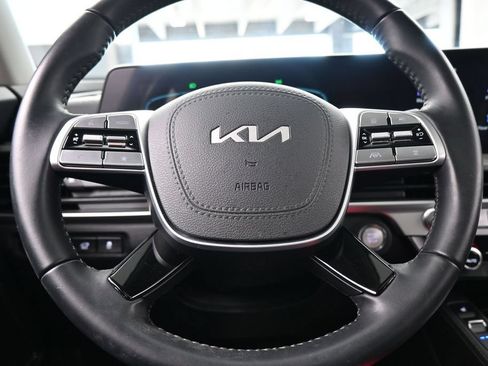 Used 2025 Kia Telluride EX w/ EX Captain's Chair Package FWD image 31