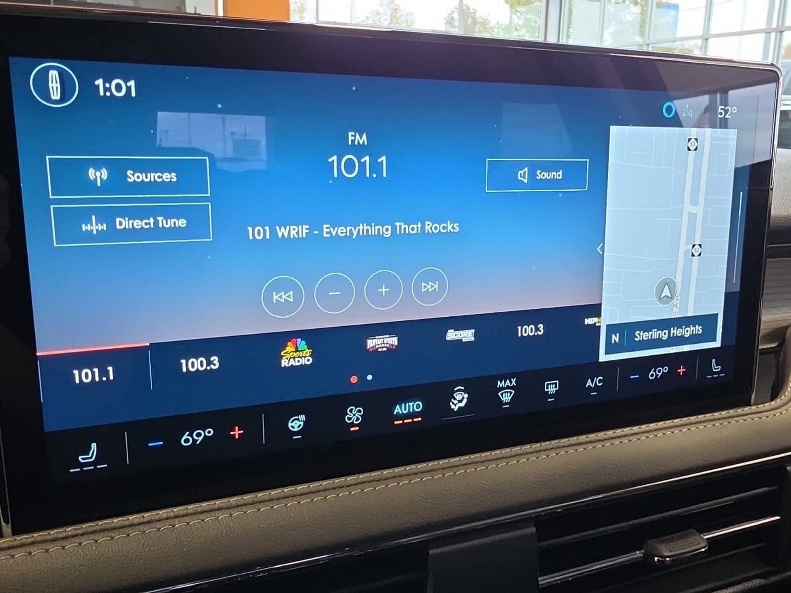 Used 2025 Lincoln Corsair AWD image 27