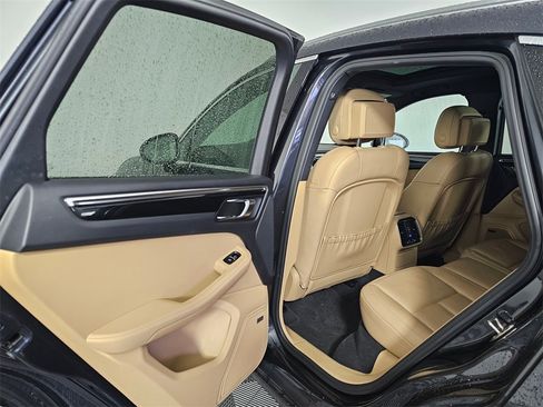 Used 2017 Porsche Macan S image 18