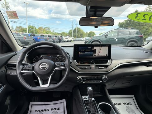 Certified 2023 Nissan Altima 2.5 SV w/ SV Premium Package AWD/4WD image 3