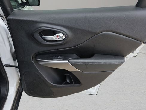 Used 2020 Jeep Cherokee Latitude Plus w/ Cold Weather Group image 30