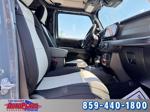 Used 2025 Jeep Gladiator Mojave w/ Convenience Group AWD/4WD image 43