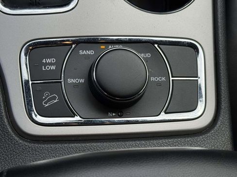 Used 2019 Jeep Grand Cherokee Limited image 22