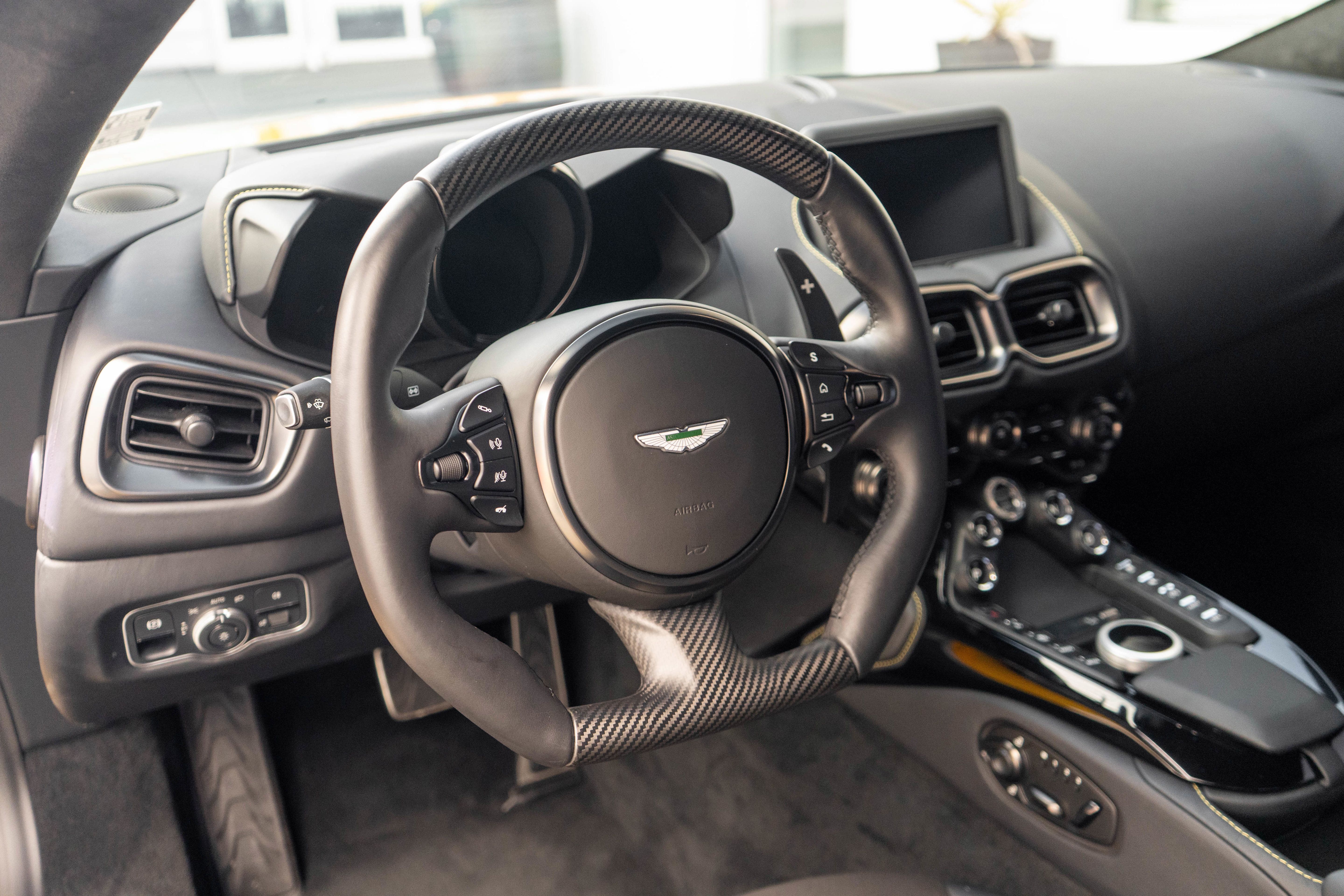 Used 2023 Aston Martin V8 Vantage Coupe RWD image 10