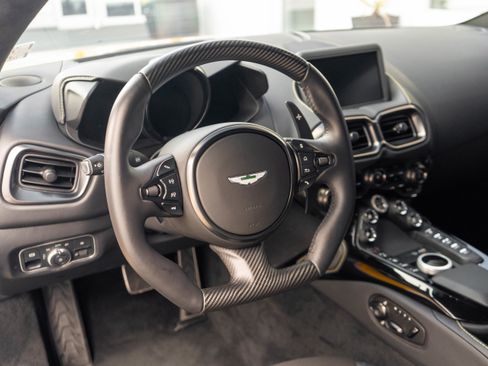 Used 2023 Aston Martin V8 Vantage Coupe image 10