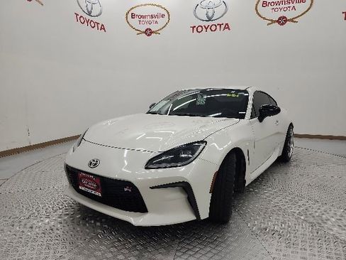 Used 2023 Toyota GR86 Premium RWD image 2