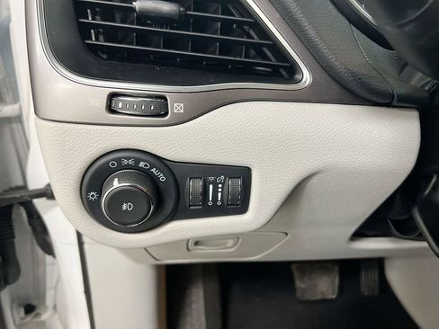Used 2021 Jeep Cherokee Latitude Plus w/ Sun & Sound Group AWD/4WD image 18
