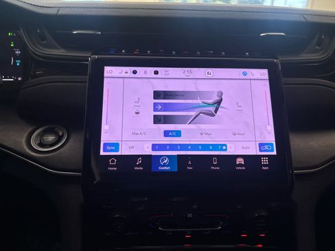 Used 2022 Jeep Grand Cherokee Limited 4xe image 36