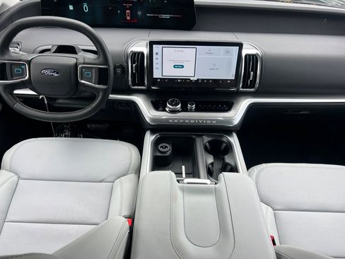 New 2026 Ford Expedition Max Platinum image 19