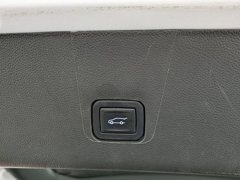 Used 2023 Chevrolet Traverse LT AWD/4WD image 15