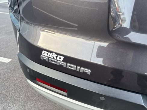 Used 2018 GMC Acadia SLE w/ Driver Alert Package I image 5