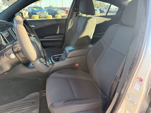 Used 2019 Dodge Charger SXT RWD image 13