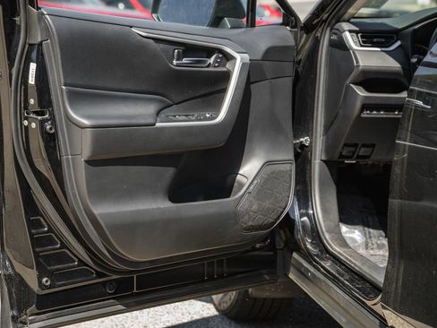 Used 2019 Toyota RAV4 XLE Premium w/ Cold Weather Package AWD/4WD image 40