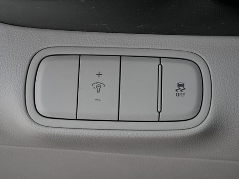 Certified 2023 Hyundai Venue SEL w/ Cargo Package image 21