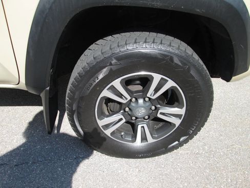 Used 2016 Toyota Tacoma TRD Off-Road w/ Towing Package image 16