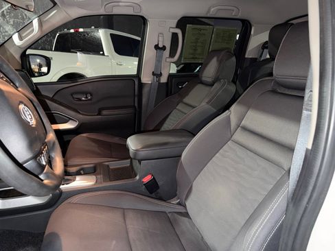 Used 2022 Nissan Frontier SV AWD/4WD image 15