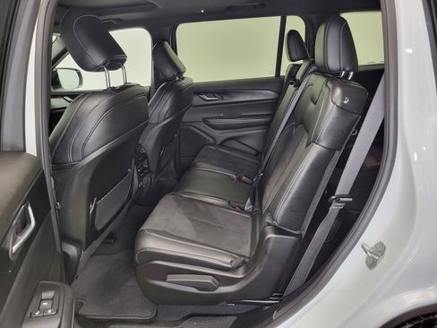 Used 2024 Jeep Grand Cherokee L Altitude image 6