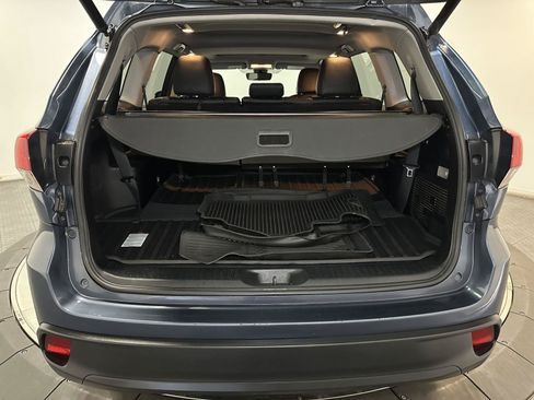 Used 2017 Toyota Highlander XLE AWD/4WD image 17