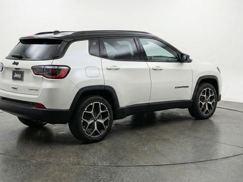 Used 2025 Jeep Compass Limited image 9