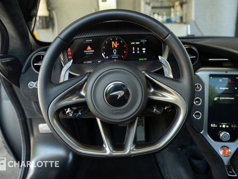 Used 2025 McLaren 750S RWD image 23