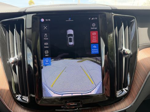 Certified 2023 Volvo XC60 B5 Ultimate w/ Climate Package FWD image 23