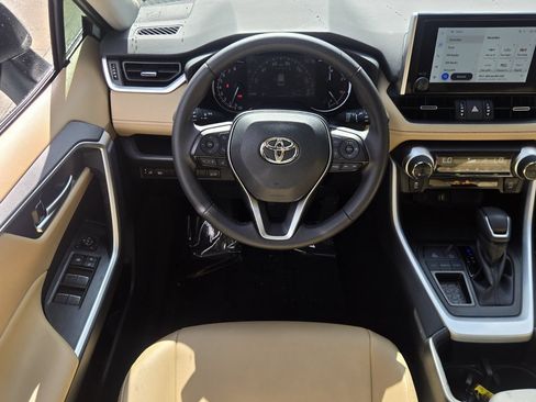 Used 2023 Toyota RAV4 XLE Premium FWD image 12