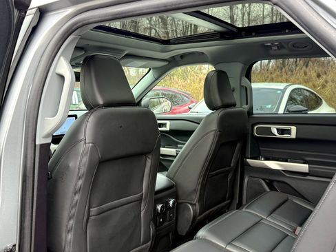 Certified 2022 Ford Explorer XLT w/ Equipment Group 202A image 21