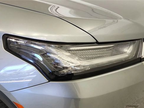 Used 2024 Chevrolet Traverse LT w/ LPO, Floor Liner Package AWD/4WD image 14