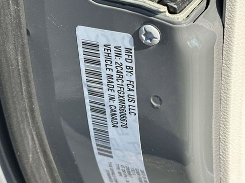Used 2021 Chrysler Pacifica Touring w/ Cold Weather Group FWD image 11