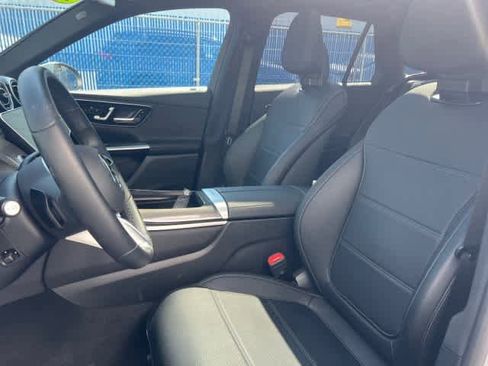 Used 2025 Mercedes-Benz GLC 300 4MATIC image 10