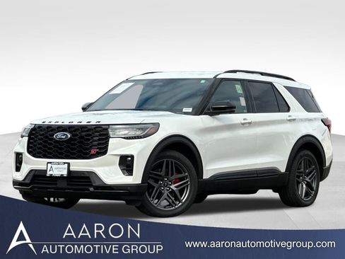 Used 2025 Ford Explorer ST image 1