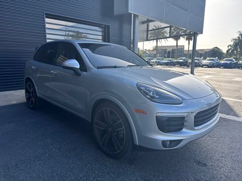 Used 2017 Porsche Cayenne Platinum Edition AWD/4WD image 4