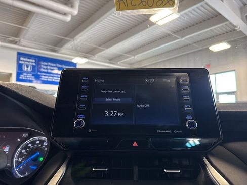 Used 2022 Toyota Venza XLE image 13