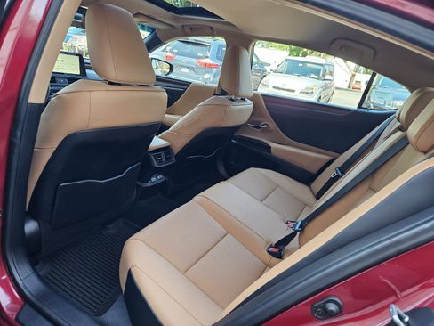 Used 2024 Lexus ES 350 w/ Premium Package FWD image 18