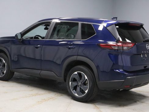 Certified 2025 Nissan Rogue SV image 8