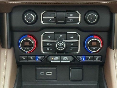 Certified 2024 Chevrolet Suburban High Country image 25