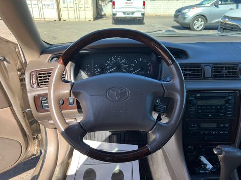 Used 2001 Toyota Camry LE image 9