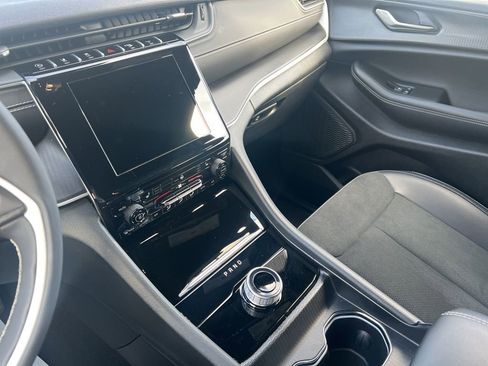 New 2025 Jeep Grand Cherokee Altitude AWD/4WD image 37